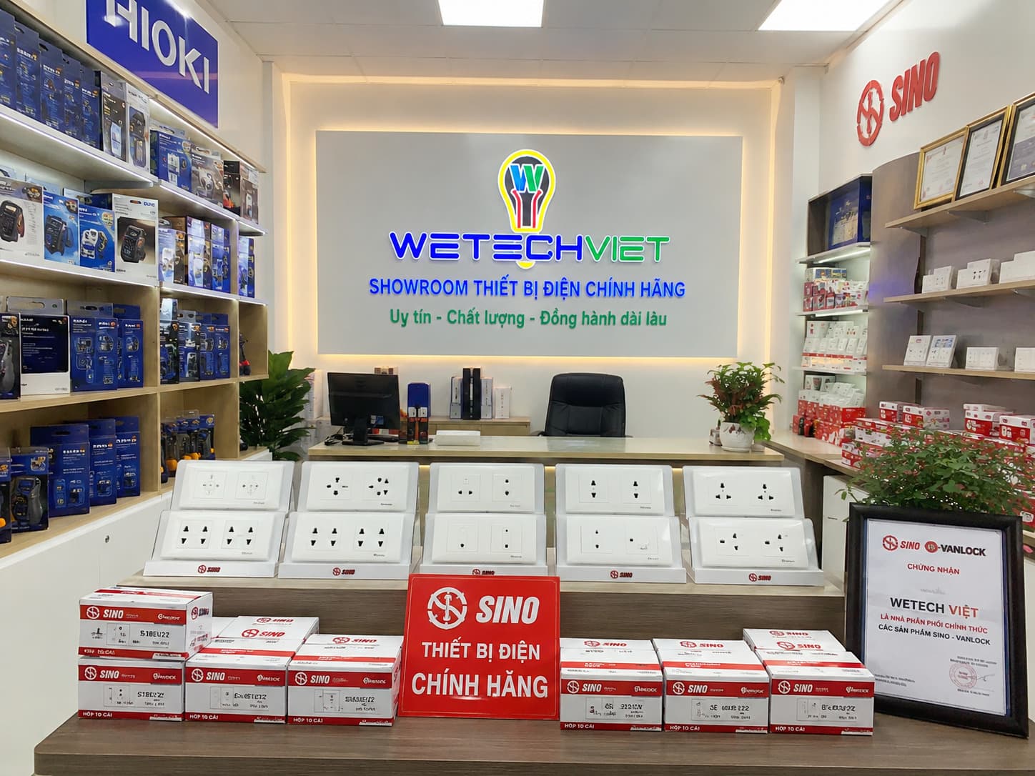 Bảng Giá Ổ Cắm Đôi 3 Chấu Sino Chi Tiết, Mới Nhất 2026 8 Giá Ổ Cắm Đôi 3 Chấu Sino